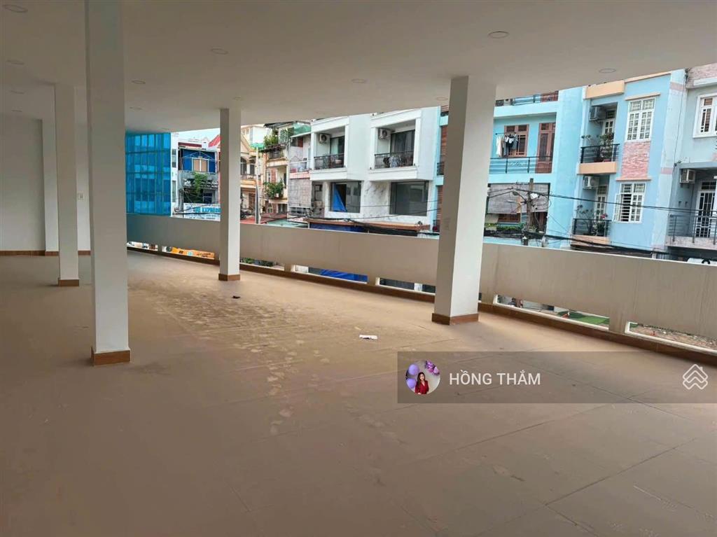 Cho thuê nhà góc 2 mặt tiền gần sân bay tân sơn nhất sàn 310m2 giá 35 triệu