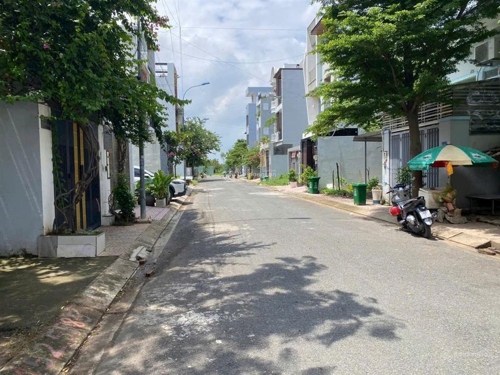 Đất đẹp chính chủ kdc đại việt 68 bưng ông thoàn p.phú hữu quận 9