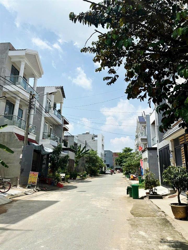 Bán đất tặng nhà cấp 4 đường bưng ông thoàn p. phú hữu quận 9 53,3m2 giá 4 tỷ 250 giáp quận 2