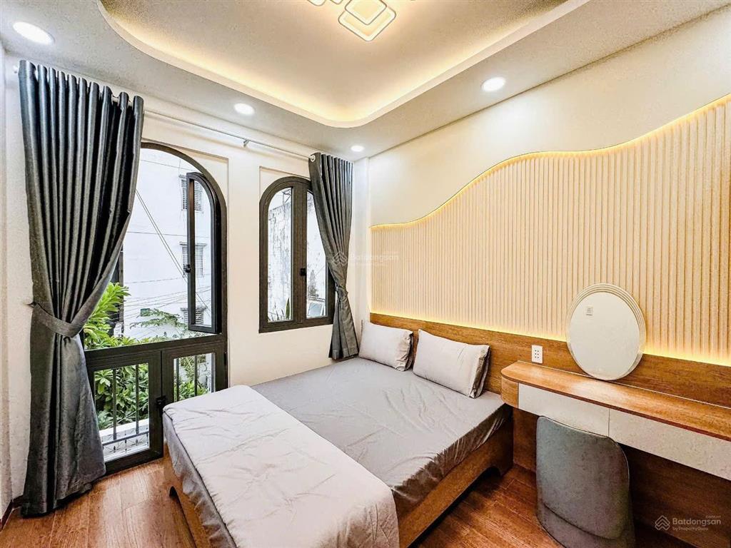 Nhà đẹp chính chủ trung tâm phú nhuận đường phan tây hồ 6pn 6wc full nội thất  0938 369 *** thắm