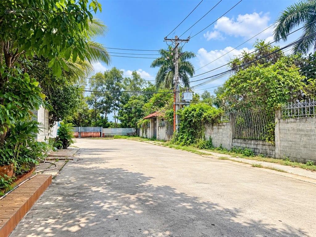 102m2 bán lô đất chính chủ trục đường rộng 40m gần nguyễn duy trinh quận 9 giá chỉ 7.9 tỷ còn tl