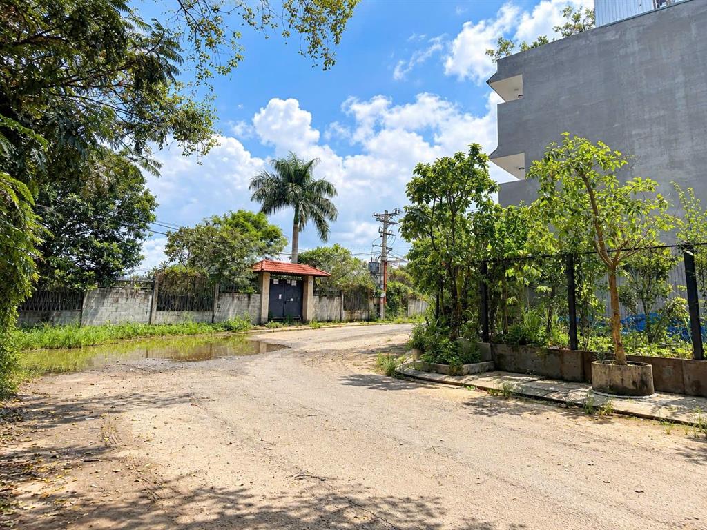 102m2 bán lô đất chính chủ trục đường rộng 40m gần nguyễn duy trinh quận 9 giá chỉ 7.9 tỷ còn tl