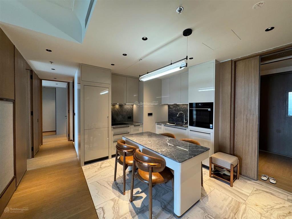 Chính chủ cho thuê 2 phòng ngủ view sông grand marina saigon