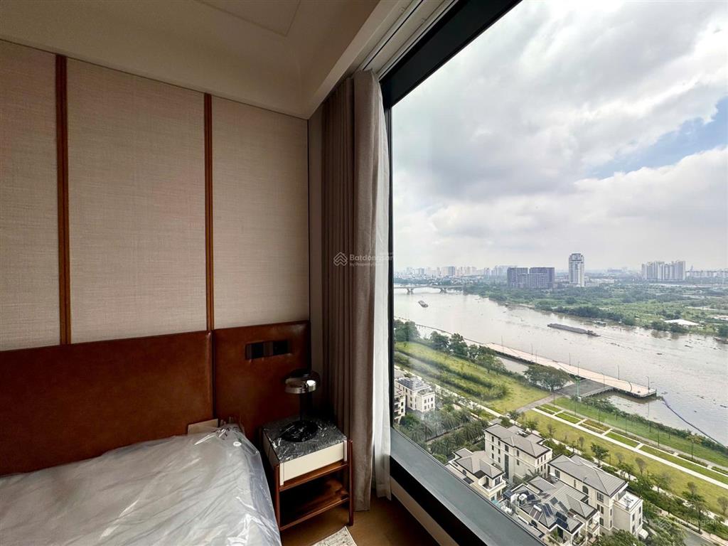 Chính chủ cho thuê 2 phòng ngủ view sông grand marina saigon