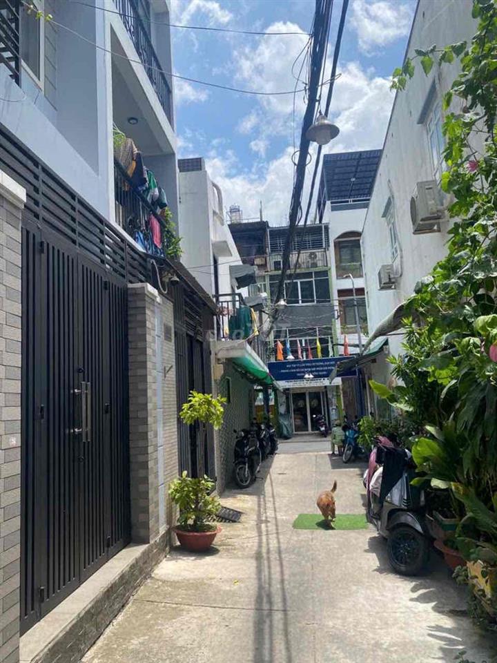 Nhà bán ở Quận 4 vị trí thuận lợi