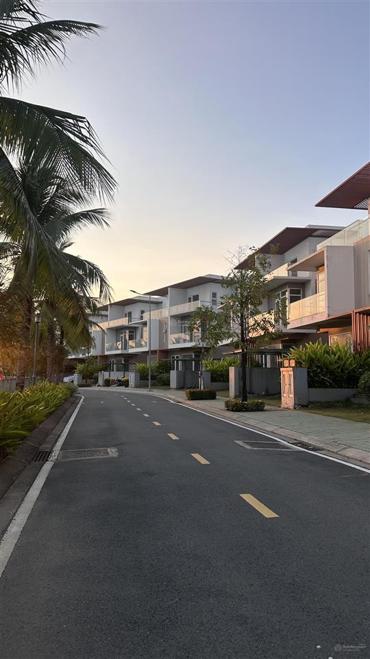 Bán gấp biệt thự dragon village, 11 tỷ 5 vnd, 160m2, 4pn, 3 tầng, nhiều tiện ích