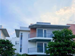 Bán nhà phố góc giá siêu hời 13 tỷ vnd, 160m2, 3pn, 3 tầng