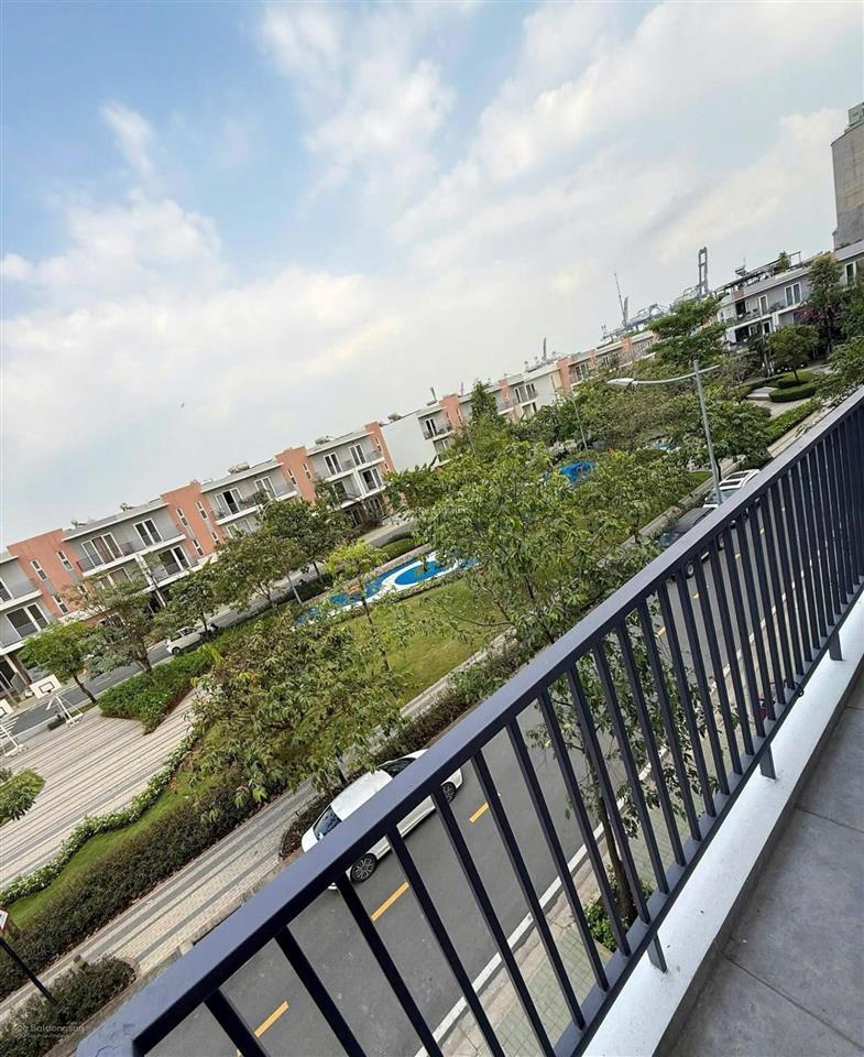 Bán bt dragon village, 7,9 tỷ, 120m2, giá cực chất, uy tín tại đường 990, phú hữu, q9, hcm