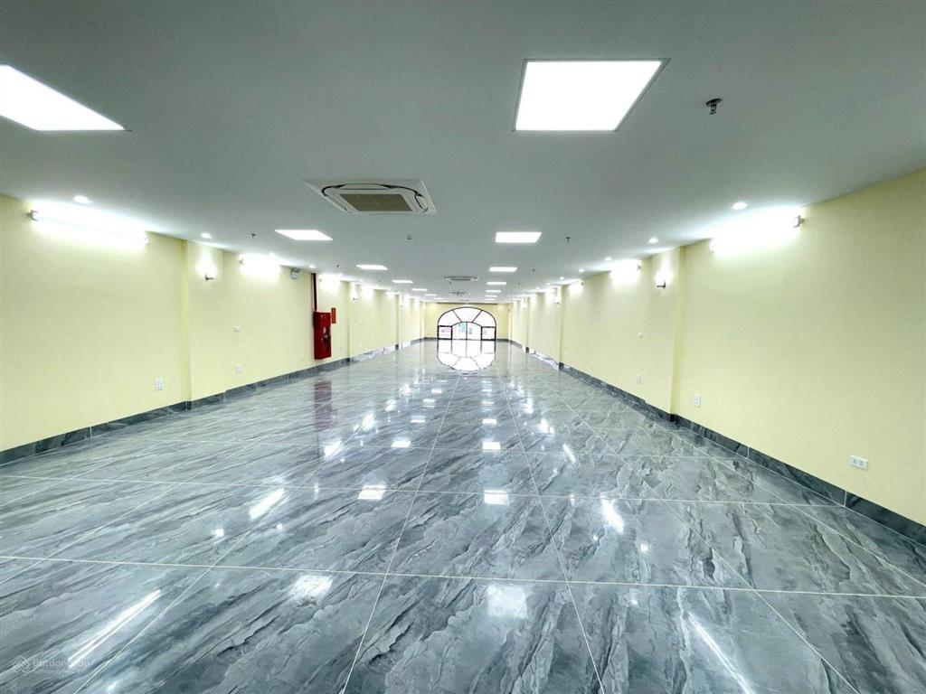 Cần cho thuê gấp toà nhà 8 tầng kdt linh đàm, tổng diện tích 1200m2. giâ 120tr/tháng