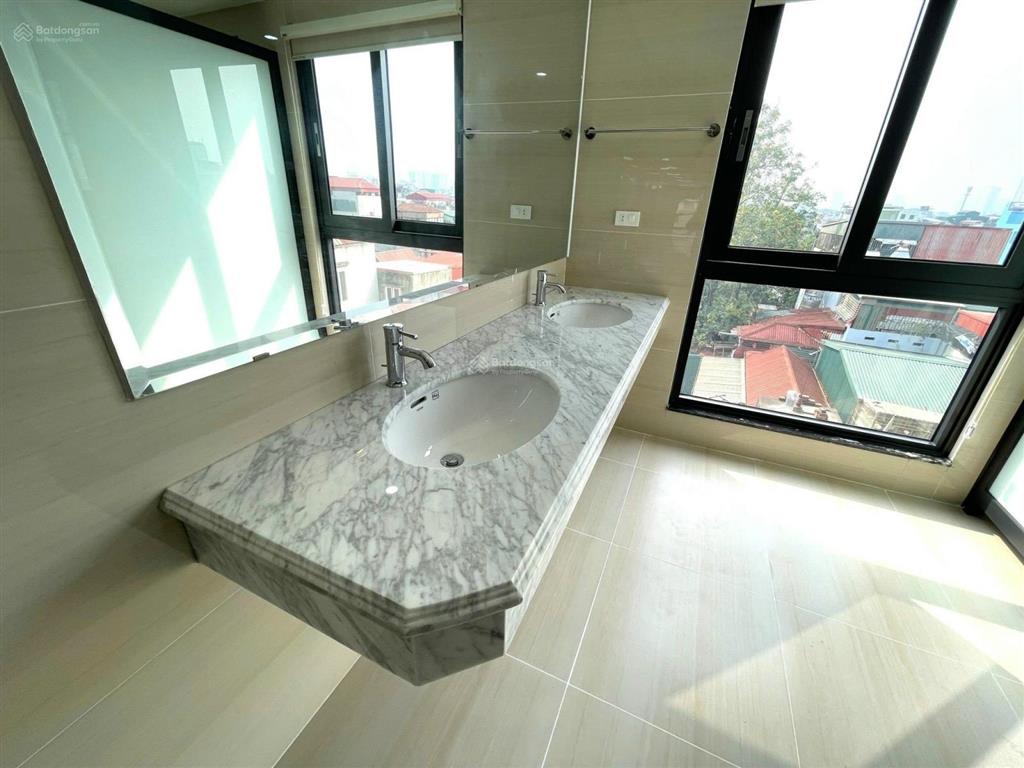 Cần cho thuê gấp toà nhà 8 tầng kdt linh đàm, tổng diện tích 1200m2. giâ 120tr/tháng