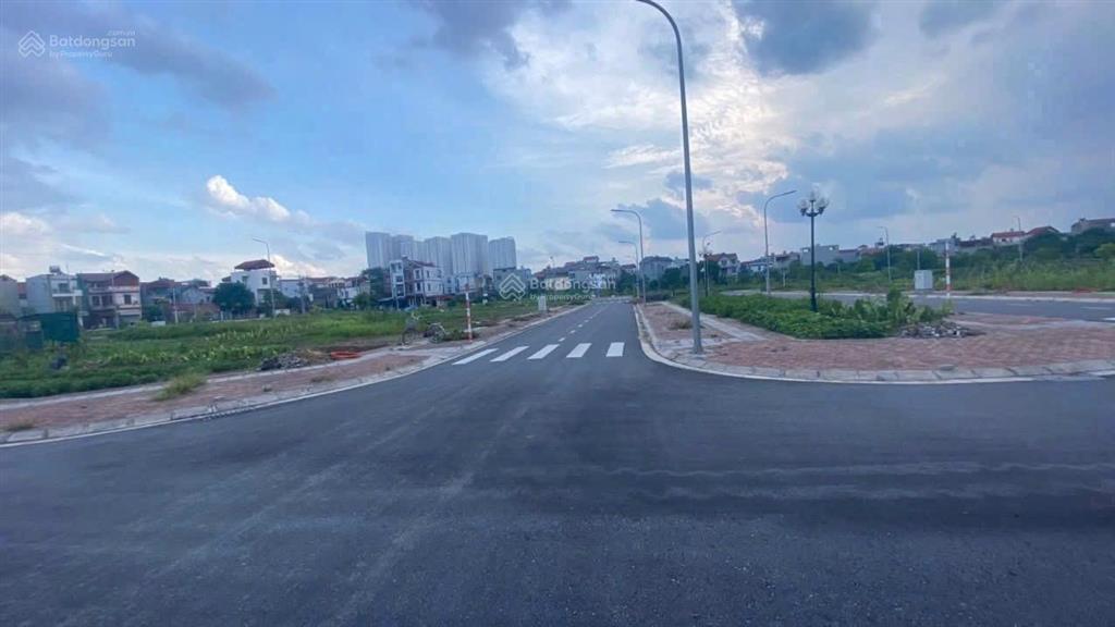 80m gần mặt đường 40m sát vin cổ loa kinh doanh đỉnh * diện tích 80m²