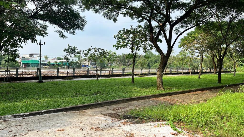 Bán lô góc 2 mặt tiền  khu ven sông nguyễn bình  dt 93m2 ngang 7,5m giá tốt