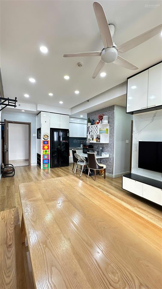 Bán căn hộ 2 phòng ngủ có ban công view nội khu, công viên và hồ bơi đẹp full nội thất 2,7 tỷ