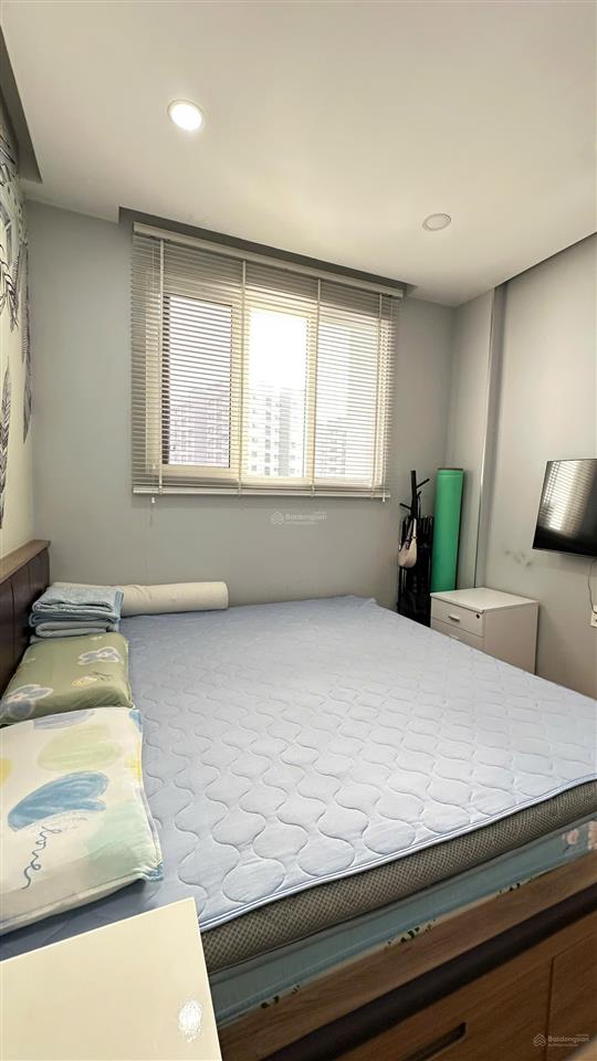 Bán căn hộ 2 phòng ngủ có ban công view nội khu, công viên và hồ bơi đẹp full nội thất 2,7 tỷ