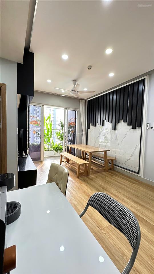 Bán căn hộ 2 phòng ngủ có ban công view nội khu, công viên và hồ bơi đẹp full nội thất 2,7 tỷ