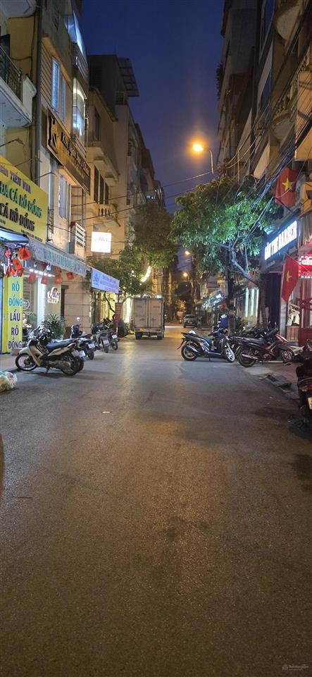 Bán chdv ngõ 68 triều khúc 125m 10 tầng 40phòng giá 35,5 tỷ doanh thu 250tr/tháng  0343 343 ***