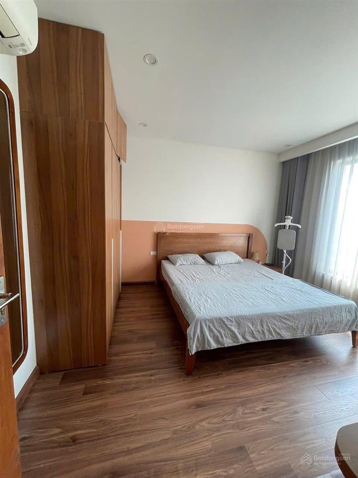 Bán chung cư phố quan nhân 52m 2 ngủ lô gia, 2 thoáng giá 2,9 tỷ có thương lượng, ô tô 7 chỗ đỗ cửa