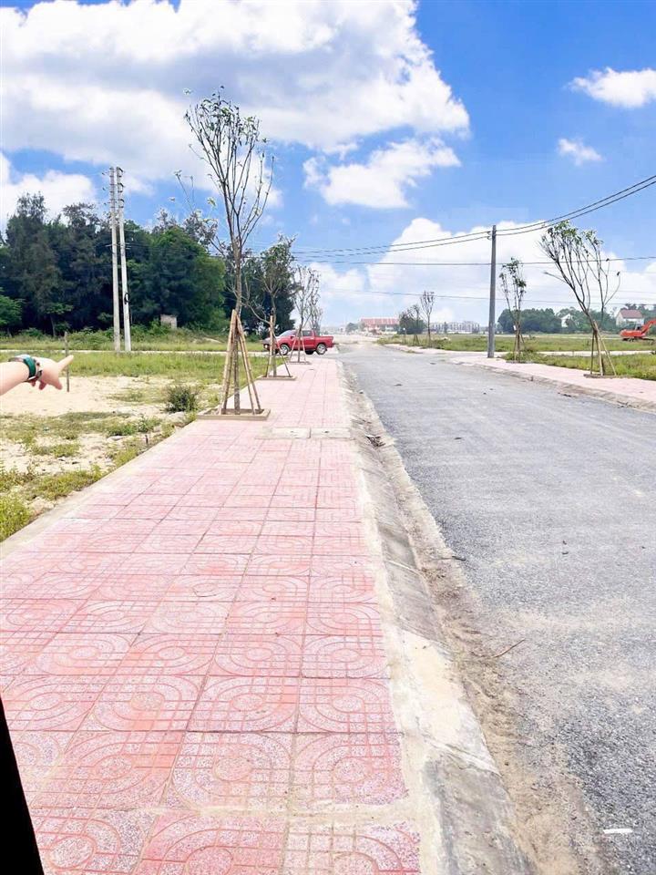Khu đấu giá 40a  cách vinwonder 300m. h. đông nam  diện tích 144.7m2 rộng 7*21.60