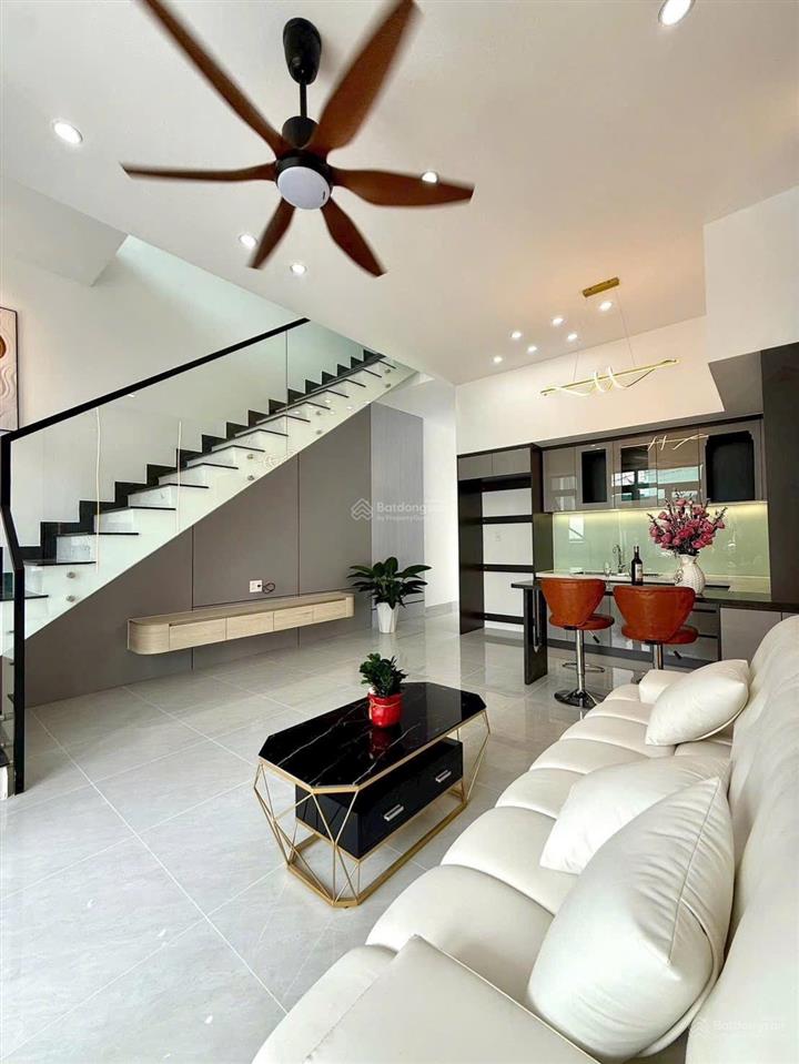 Nhà mới  phường phú mỹ  cách chợ phú mỹ 10 bước chân 5x16 sân ô tô giá chỉ 3 tỷ 550