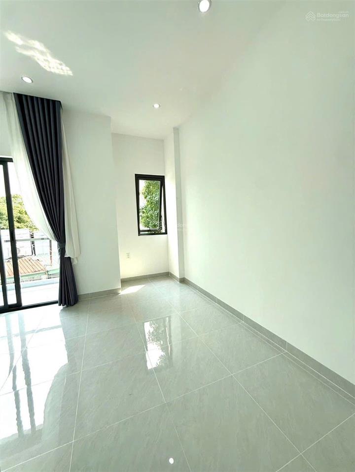Nhà mới  phường phú mỹ  cách chợ phú mỹ 10 bước chân 5x16 sân ô tô giá chỉ 3 tỷ 550