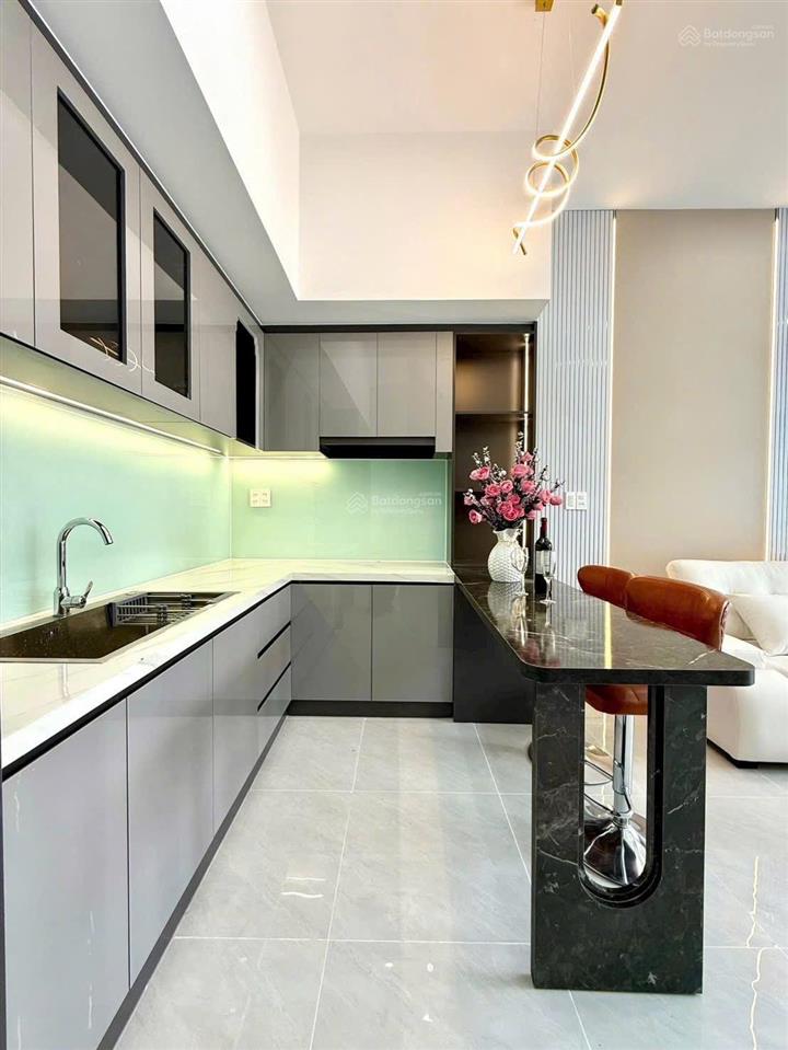 Nhà mới  phường phú mỹ  cách chợ phú mỹ 10 bước chân 5x16 sân ô tô giá chỉ 3 tỷ 550