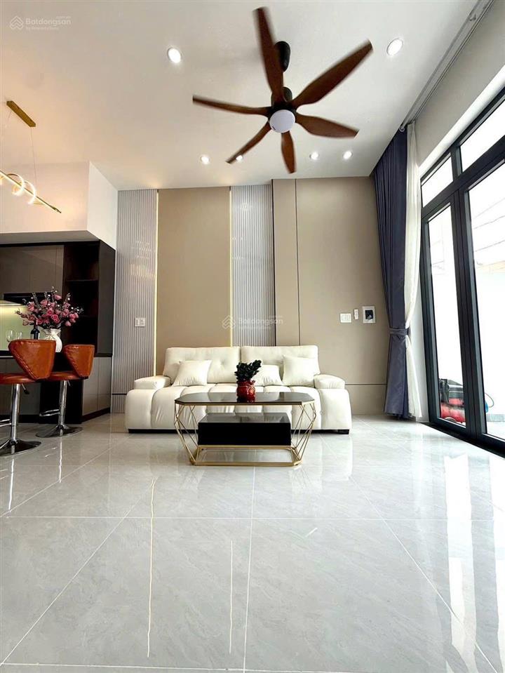 Nhà mới  phường phú mỹ  cách chợ phú mỹ 10 bước chân 5x16 sân ô tô giá chỉ 3 tỷ 550