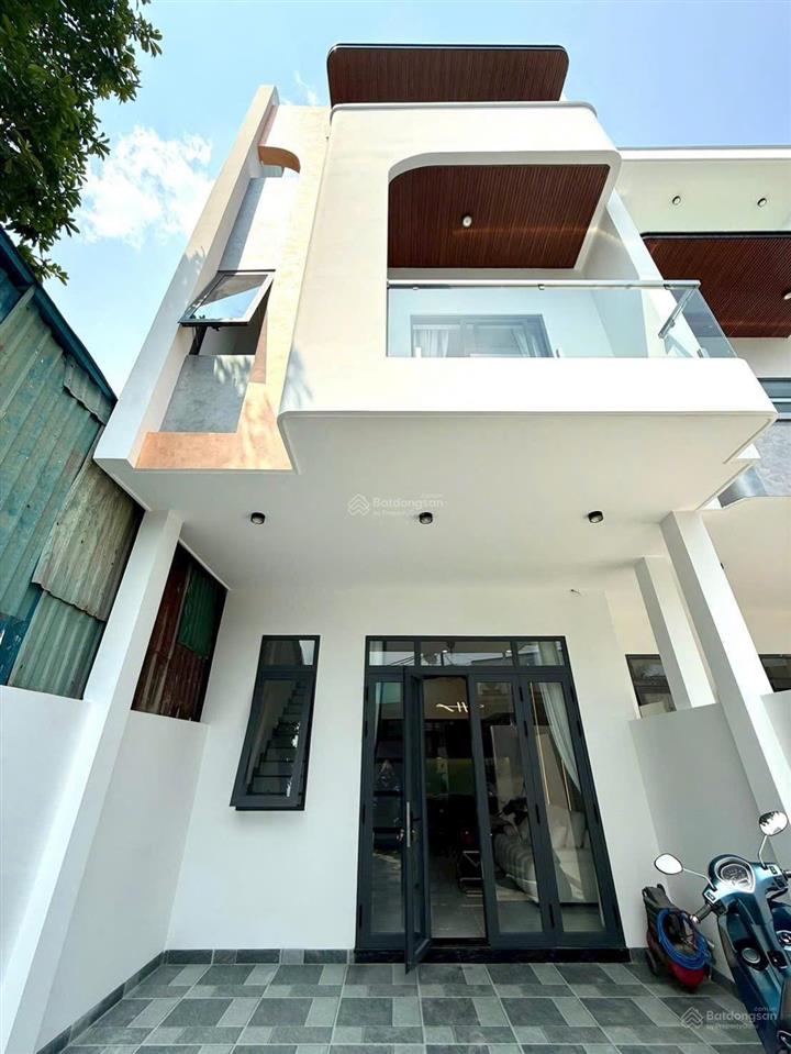 Nhà mới  phường phú mỹ  cách chợ phú mỹ 10 bước chân 5x16 sân ô tô giá chỉ 3 tỷ 550
