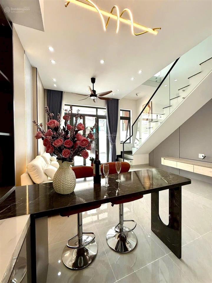 Nhà mới  phường phú mỹ  cách chợ phú mỹ 10 bước chân 5x16 sân ô tô giá chỉ 3 tỷ 550