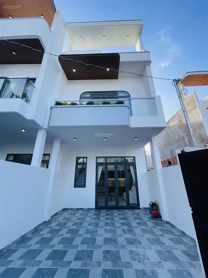 Nhà mới  phường phú mỹ  cách chợ phú mỹ 10 bước chân 5x16 sân ô tô giá chỉ 3 tỷ 550