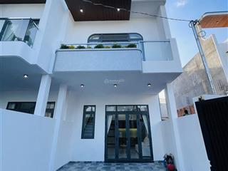 Nhà mới  phường phú mỹ  cách chợ phú mỹ 10 bước chân 5x16 sân ô tô giá chỉ 3 tỷ 550