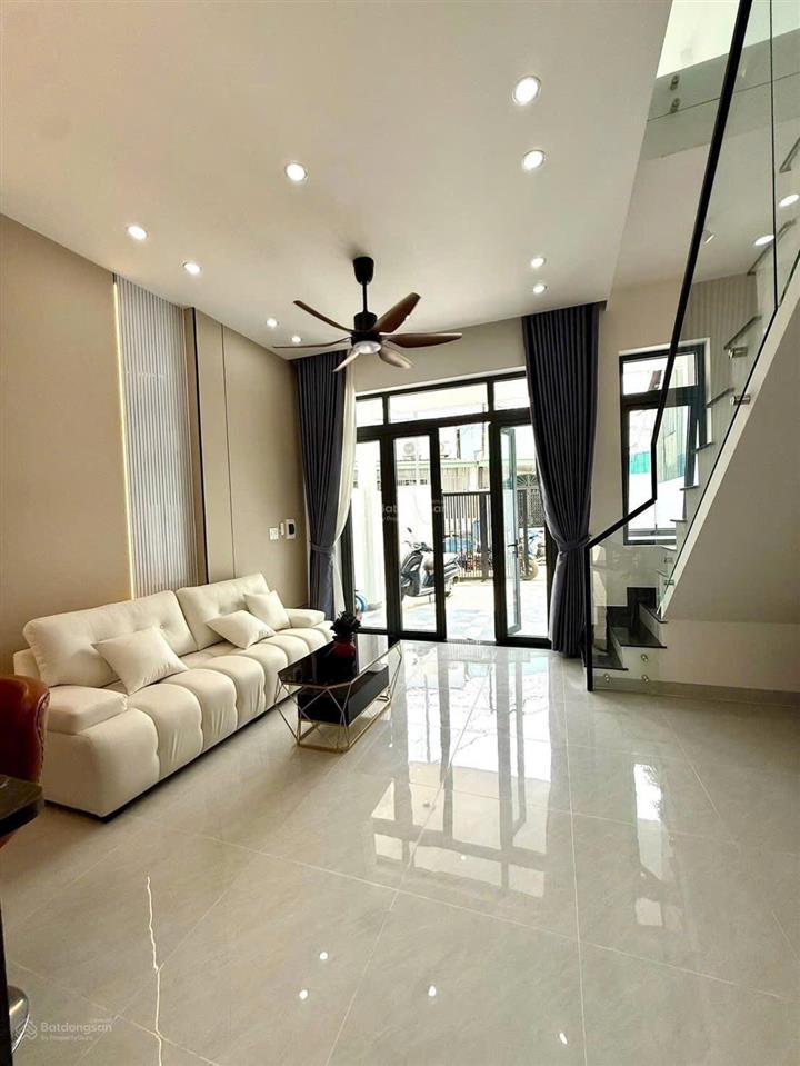 Nhà mới  phường phú mỹ  cách chợ phú mỹ 10 bước chân 5x16 sân ô tô giá chỉ 3 tỷ 550
