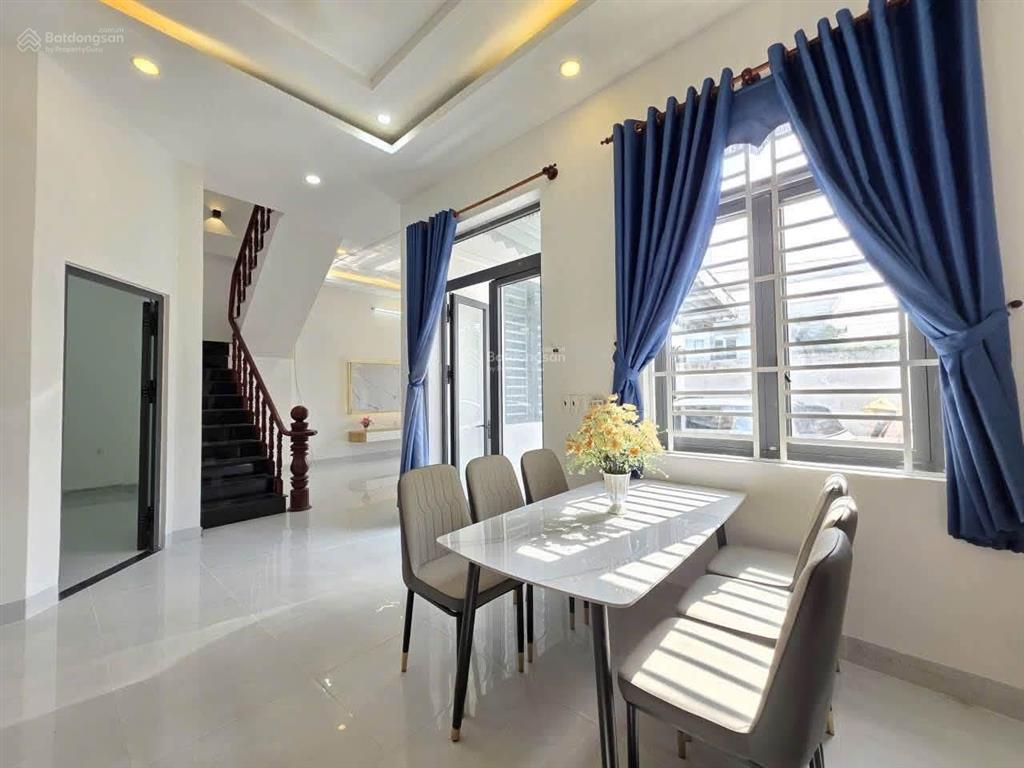 Nhà phú mỹ 1 trệt 2 lầu sân thượng, cách phạm ngọc thạch 200m 9x12 = 107m2 (thổ cư 100%)