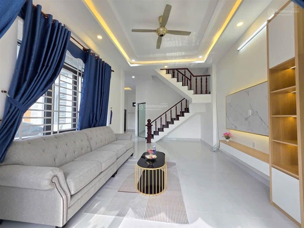 Nhà phú mỹ 1 trệt 2 lầu sân thượng, cách phạm ngọc thạch 200m 9x12 = 107m2 (thổ cư 100%)