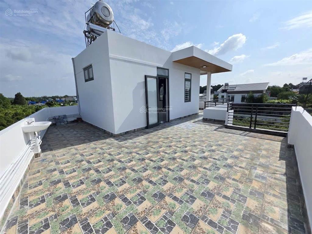 Nhà phú mỹ 1 trệt 2 lầu sân thượng, cách phạm ngọc thạch 200m 9x12 = 107m2 (thổ cư 100%)