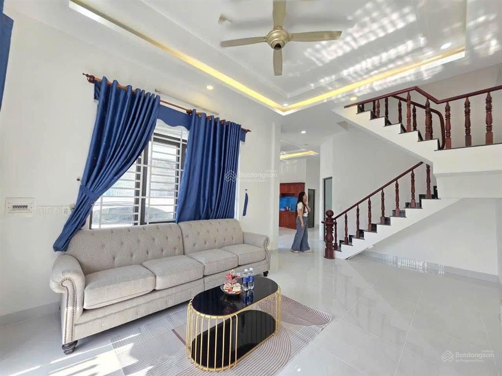 Nhà phú mỹ 1 trệt 2 lầu sân thượng, cách phạm ngọc thạch 200m 9x12 = 107m2 (thổ cư 100%)