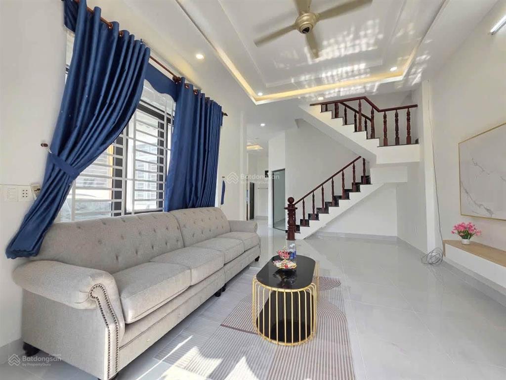 Nhà phú mỹ 1 trệt 2 lầu sân thượng, cách phạm ngọc thạch 200m 9x12 = 107m2 (thổ cư 100%)