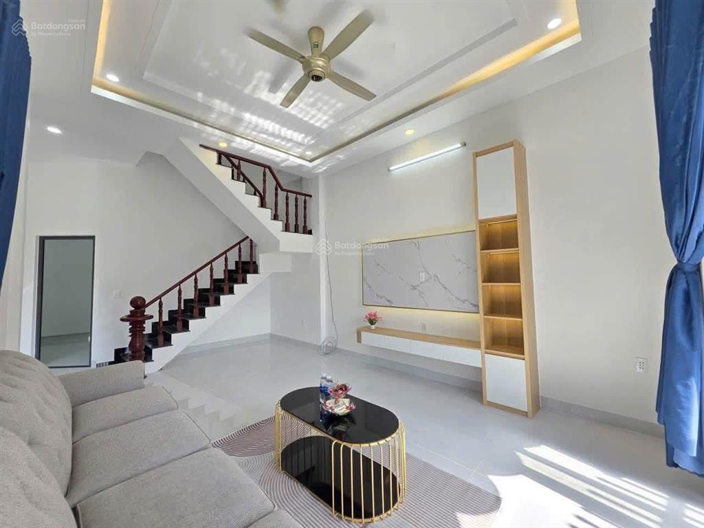 Nhà phú mỹ 1 trệt 2 lầu sân thượng, cách phạm ngọc thạch 200m 9x12 = 107m2 (thổ cư 100%)