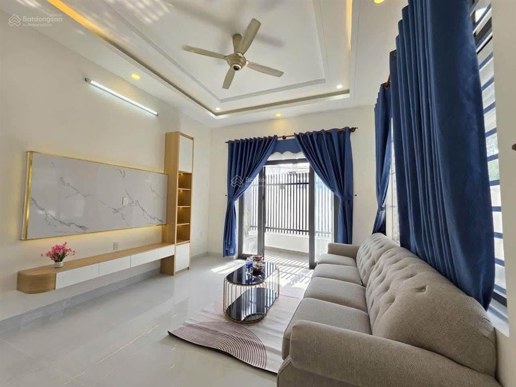 Nhà phú mỹ 1 trệt 2 lầu sân thượng, cách phạm ngọc thạch 200m 9x12 = 107m2 (thổ cư 100%)