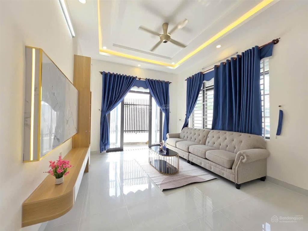 Nhà phú mỹ 1 trệt 2 lầu sân thượng, cách phạm ngọc thạch 200m 9x12 = 107m2 (thổ cư 100%)