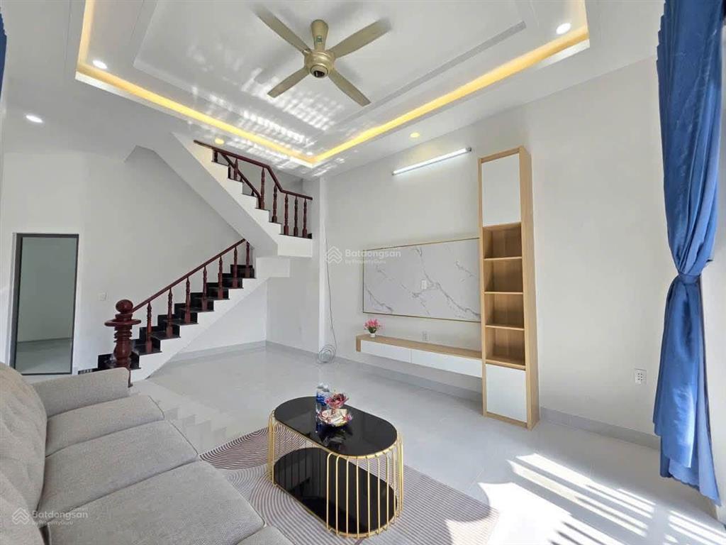 Nhà phú mỹ 1 trệt 2 lầu sân thượng, cách phạm ngọc thạch 200m 9x12 = 107m2 (thổ cư 100%)