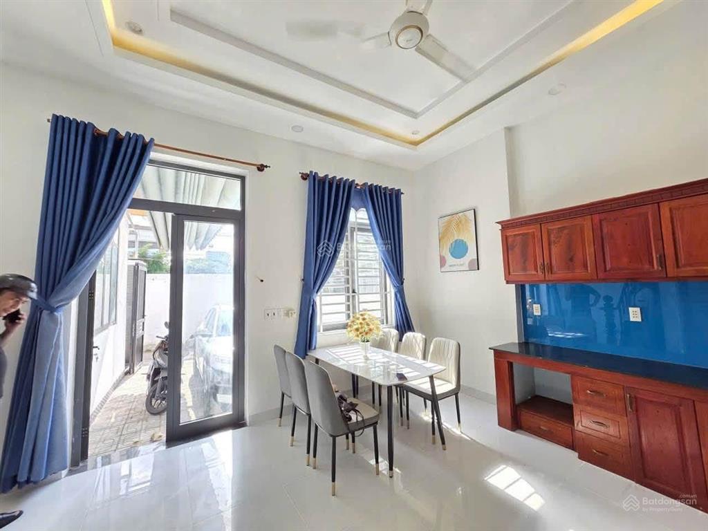 Nhà phú mỹ 1 trệt 2 lầu sân thượng, cách phạm ngọc thạch 200m 9x12 = 107m2 (thổ cư 100%)