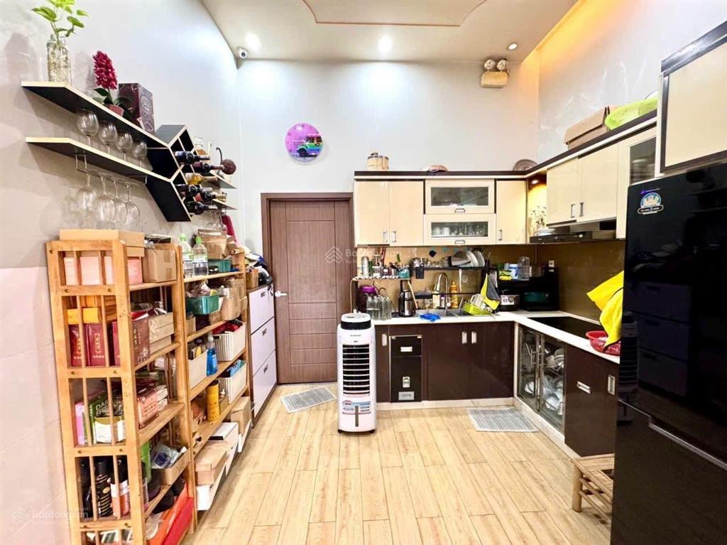 Nhà c4 đẹp phú thọ, gần đường 30 tháng 4. dt ~ 150m2, 80tc, nở hậu 7.7mx23