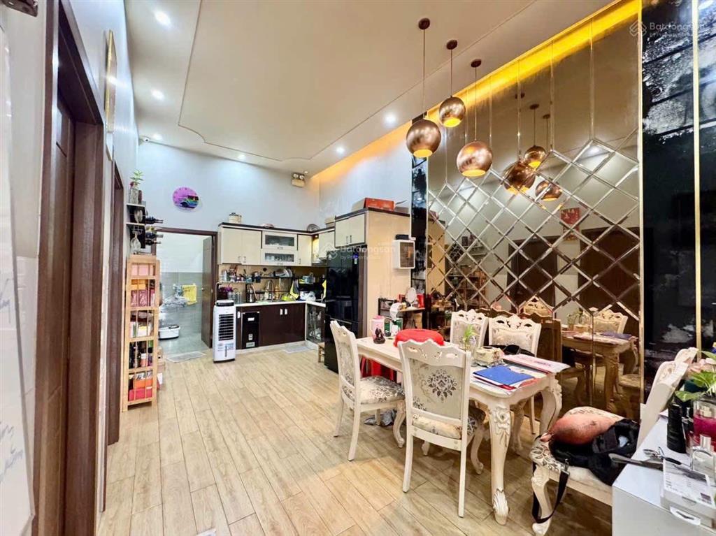 Nhà c4 đẹp phú thọ, gần đường 30 tháng 4. dt ~ 150m2, 80tc, nở hậu 7.7mx23