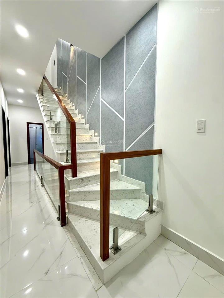Nhà hiệp thành 2 lầu lô gốc 2 mặt tiền full nội thất giảm giá gấp 300 triệu giá mới 4.950 tỷ