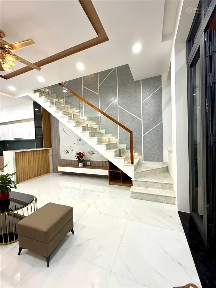 Nhà hiệp thành 2 lầu lô gốc 2 mặt tiền full nội thất giảm giá gấp 300 triệu giá mới 4.950 tỷ