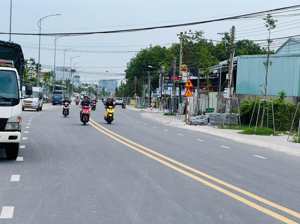 Giảm từ 7 tỷ 5 còn 6 tỷ 650. đất mặt tiền dx002, phú mỹ, dt 5x45m tc 90m2. kinh doanh sầm uất