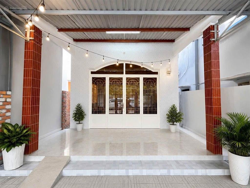Hàng hiếm bán đất tặng nhà 1 xẹc đường 30/4 vào mấy bước chân diện tích 5,8 x 25. thổ cư 116m