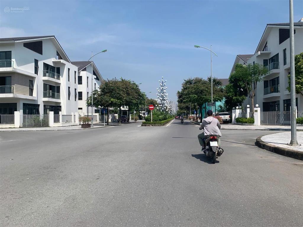 Bán nhanh lô góc trục chính khu dịch vụ đồng giường la phù sát gleximco.  0983 477 ***