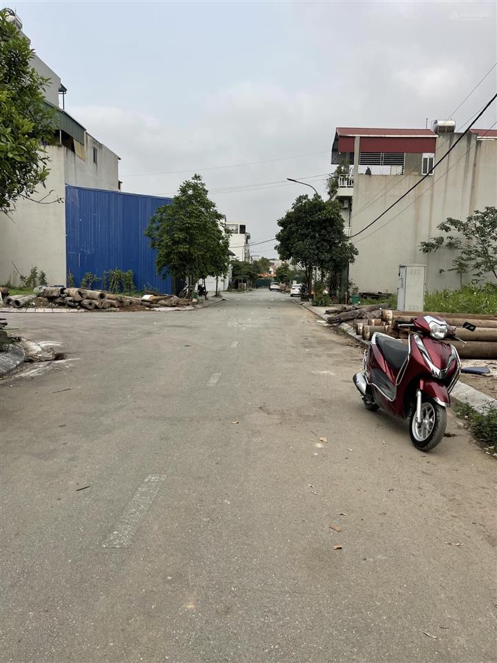 Bán nhanh lô đất 2 mặt thoáng đấu giá x2 la tinh giá 150tr/m.  0983 477 ***