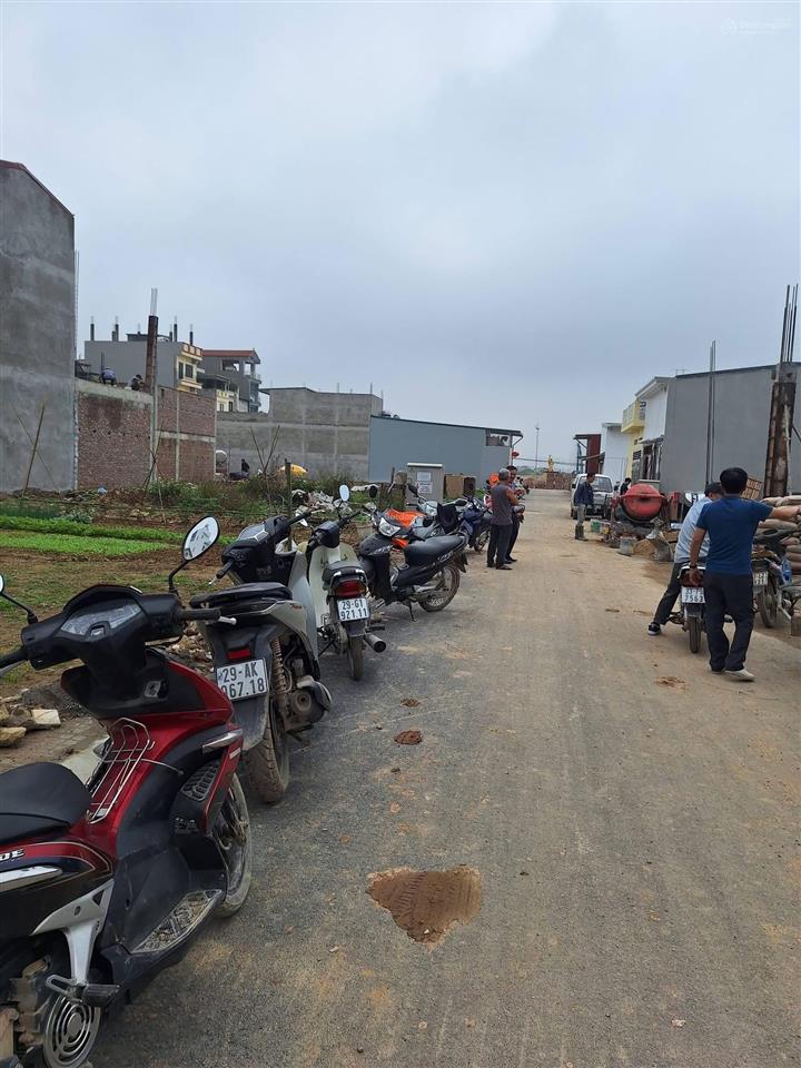 Bán đất mặt đường trục chính kinh doanh la tinh đông la.  0983 477 ***